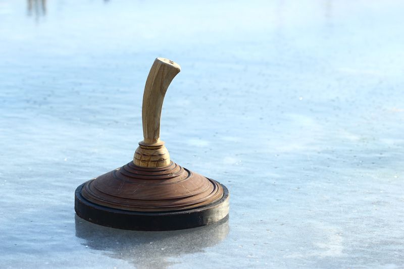 Eisstock auf der Eisstockbahn